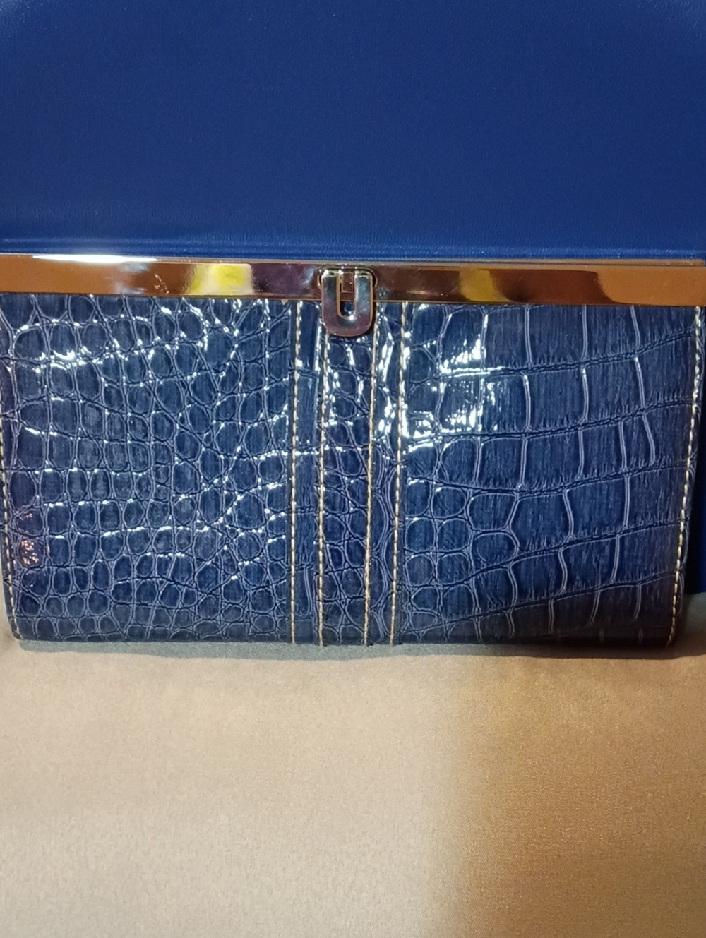 Blue Croc-Embossed Women's Clutch Wallet